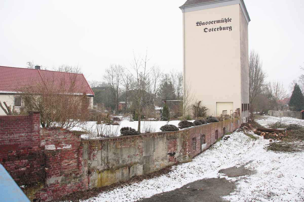 Grundmauern der Wassermühle Osterburg